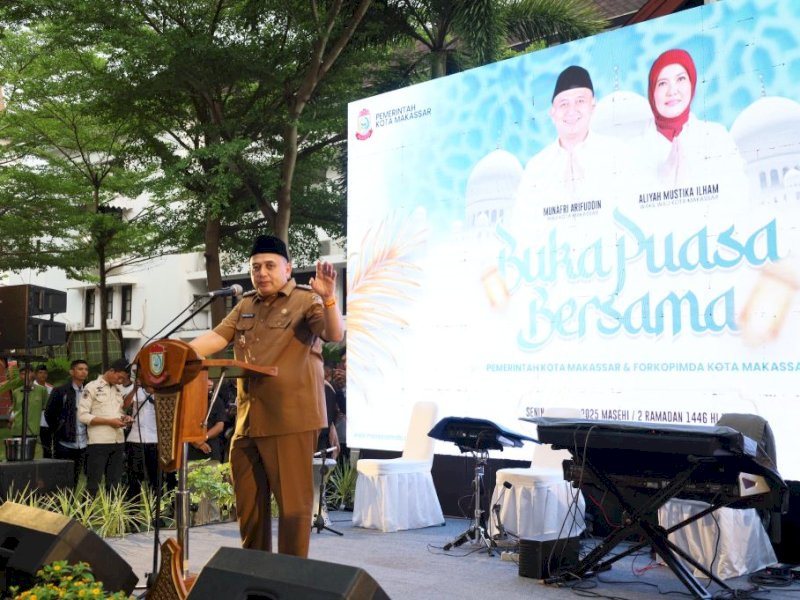 Wali Kota Makassar Munafri Arifuddin, saat buka puasa bersama jajaran Forum Koordinasi Pimpinan Daerah (Forkopimda) Kota Makassar pada hari ketiga Ramadan, Senin (3/3/2025). @Jejakfakta/dok. Pemkot Makassar