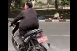 Pemotor Berplat Merah Lawan Arus di Makassar, Ternyata Motor Pinjaman Pegawai Kelurahan