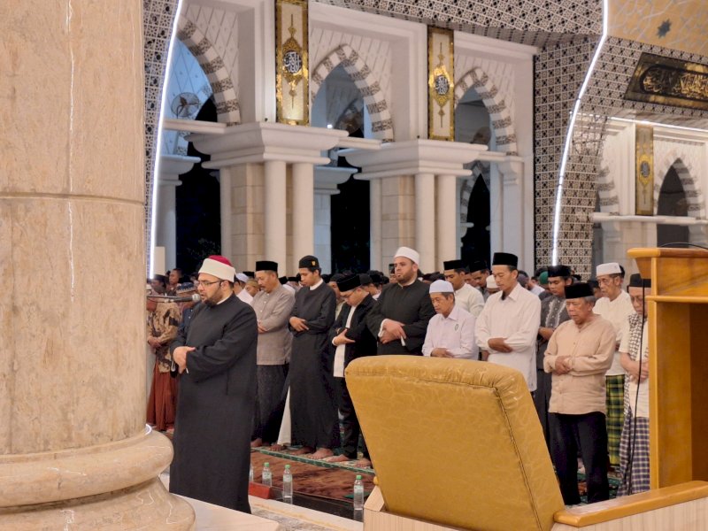 Dua ulama ternama dari Al-Azhar Kairo, Ahmed Attia Attia Ibrahim Gadalla (Qori) dan Hamdy Fetyan Ahmad El Syeikh Aly (Dai), safari Ramadan di Sulawesi Selatan. @Jejakfakta/Kemenag Sulsel