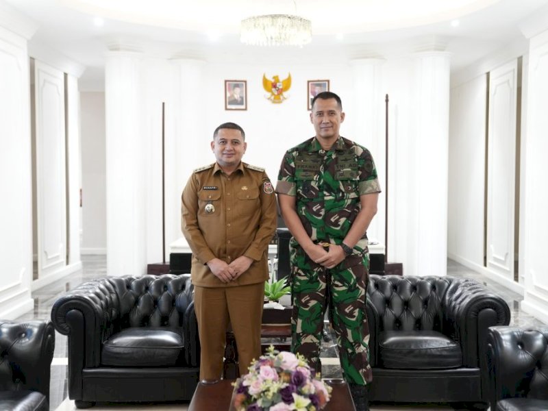 Wali Kota Makassar, Munafri Arifuddin, menerima kunjungan silaturahmi dari jajaran Komando Distrik Militer (Kodim) 1408/BS Makassar di ruang kerjanya, Balai Kota Makassar, Selasa (4/3/2025). @Jejakfakta/Istimewa