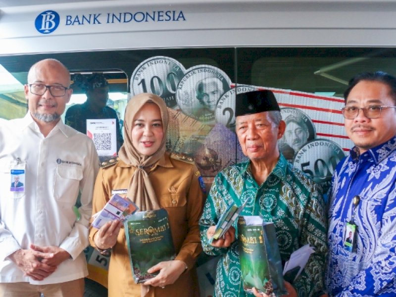 Kantor Perwakilan Bank Indonesia (BI) Sulawesi Selatan (Sulsel) bersama perbankan membuka layanan penukaran uang di 70 titik.
Layanan penukaran uang itu secara resmi dimulai pada Selasa (4/3/2025) kemarin. @Jejakfakta/Dok BI Sulsel