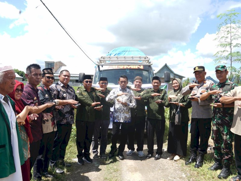  Bupati Sidenreng Rappang, Syaharuddin Alrif, secara resmi melepas program 6.000 paket sembako yang akan didistribusikan ke 11 kecamatan di Kabupaten Sidrap, Kamis (6/3/2025). @Jejakfakta/Humas Pemkab Sidrap