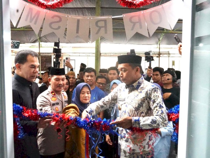 Bupati Sidrap, H. Syaharuddin Alrif, meresmikan GOR Risma Landrang saat menggelar Safari Ramadan dan buka puasa bersama masyarakat Kecamatan Panca Rijang pada Kamis (6/3/2025). @Jejakfakta/Humas Pemkab Sidrap