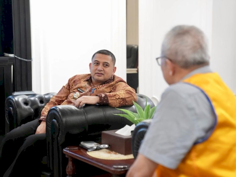 Perwakilan Lions Club Internasional District 307-B2, Peter Gosal, menemui Wali Kota dan Makassar, Munafri Arifuddin, di Balai Kota Makassar, Kamis (6/3/2025). @Jejakfakta/dok. Humas Pemkot Makassar