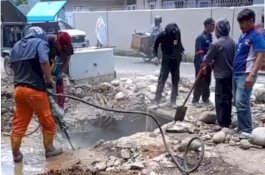 Wali Kota Munafri Gerak Cepat! Perintahkan PU Perbaiki Jalan Manunggal