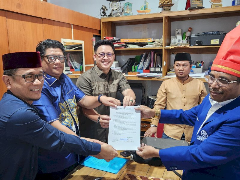 Panitia Musyawarah Cabang II DPC Perhimpunan Advokat Indonesia (PERADI) Makassar resmi mengumumkan dua calon yang memenuhi syarat untuk maju dalam pemilihan Ketua DPC PERADI Makassar periode 2025-2030. @Jejakfakta/Istimewa