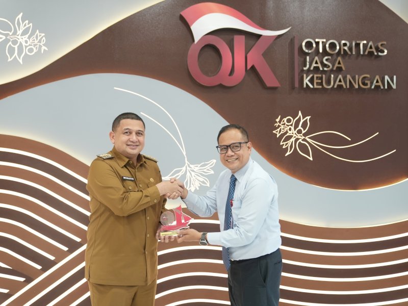Wali Kota Makassar, Munafri Arifuddin, mengunjungi Otoritas Jasa Keuangan (OJK) Regional 6 di Kantor OJK, Jalan Sultan Hasanuddin, Senin (10/3/2025). @Jejakfakta/dok. Humas Pemkot Makassar