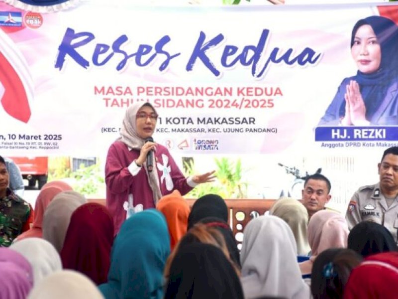 Anggota DPRD Kota Makassar, Rezki saat melakukan reses di Jalan RSI Faisal XI, Kelurahan Banta-bantaeng, Kecamatan Rappocini, Senin (10/3/2025). @Jejakfakta/Istimewa