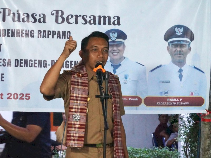 Bupati Sidrap, H. Syaharuddin Alrif, saat menghadiri Safari Ramadan di Desa Buntu Buangin, Kecamatan Pitu Riase, Senin (10/3/2025). @Jejakfakta/dok. Pemkab Sidrap
