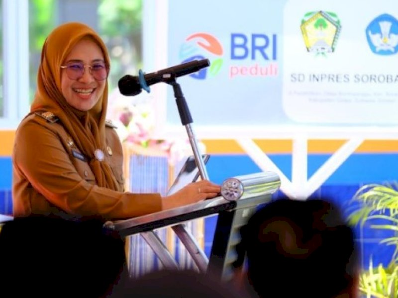 Bupati Gowa Sitti Husniah Talenrang meresmikan langsung hasil renovasi gedung SDI Sorobaya di Bontonompo Selatan, Gowa, Senin (10/03/2025). @Jejakfakta/dok. Humas Pemkab Gowa