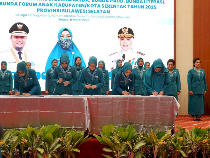  Haslindah Syaharuddin secara resmi dilantik dan dikukuhkan sebagai Ketua Tim Penggerak Pemberdayaan dan Kesejahteraan Keluarga (TP PKK) Kabupaten Sidrap untuk periode 2025-2030 pada Selasa (11/3/2025). @Jejakfakta/dok. Humas Pemkab Sidrap