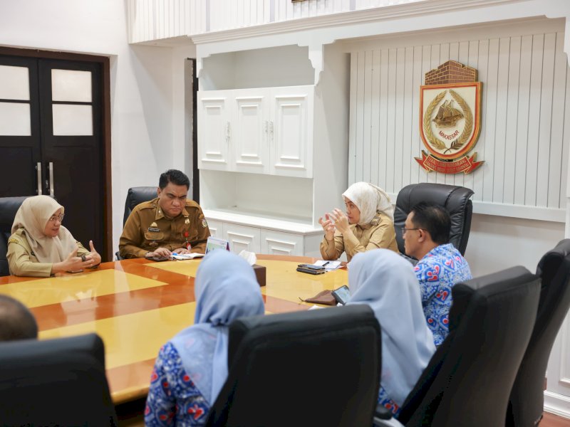 Wakil Wali Kota Makassar, Aliyah Mustika Ilham, menerima audiensi dari perwakilan Kementerian Kependudukan dan Pembangunan Keluarga/BKKBN Provinsi Sulawesi Selatan di Ruang Wakil Wali Kota, Lantai 2, Kantor Wali Kota Makassar, Selasa (11/3/2025). @Jejakfakta/dok. Humas Pemkot Makassar
