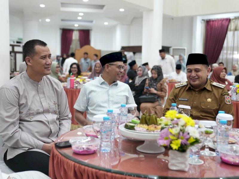 Ketua DPRD Makassar Supratman menghadiri buka puasa bersama Pemerintah Kota (Pemkot) beserta seluruh SKPD se Kota Makassar di Rumah Jabatan Wali Kota Makassar, Senin (10/3/2025). @Jejakfakta/Istimewa