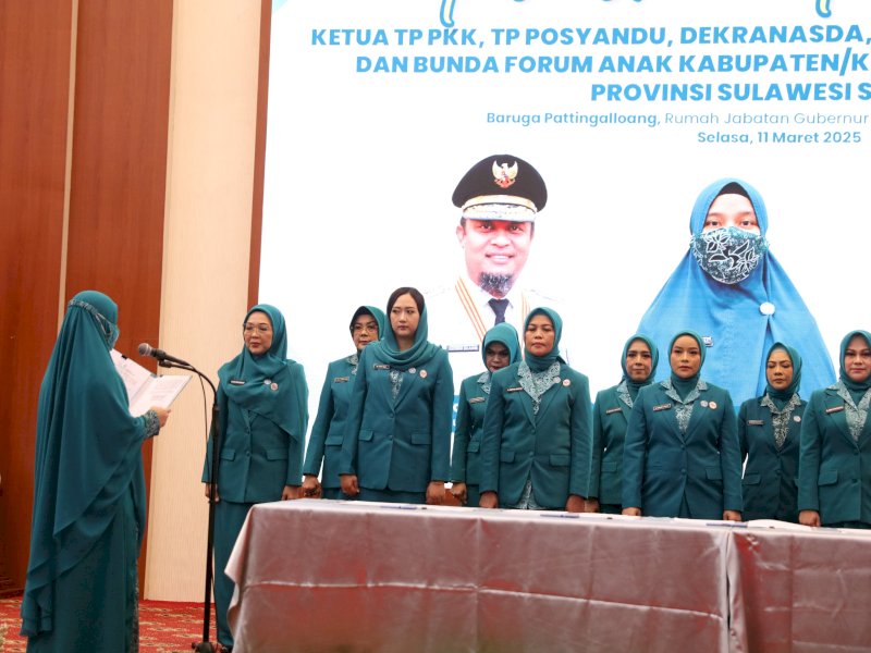 Melinda Aksa resmi dilantik sebagai Ketua TP PKK Kota Makassar oleh Ketua TP PKK Provinsi Sulawesi Selatan (Sulsel), Naoemi Octarina, Selasa (11/03/2025). @Jejakfakta/dok. Humas Pemkot Makassar