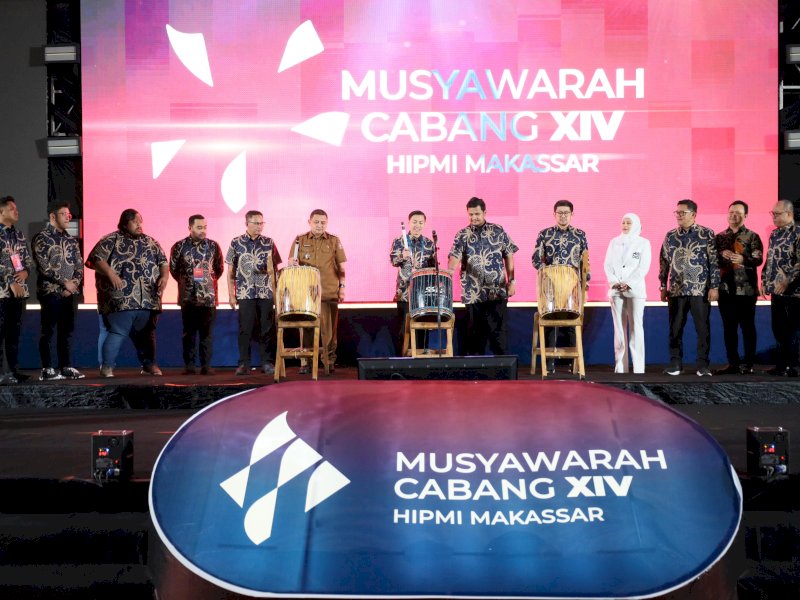 Wali Kota Makassar, Munafri Arifuddin, secara resmi membuka Musyawarah Cabang (Muscab) ke-XIV Badan Pengurus Cabang (BPC) Himpunan Pengusaha Muda Indonesia (HIPMI) Makassar di Hotel Claro, Selasa (11/3/2025). @Jejakfakta/dok. Humas Pemkot Makassar