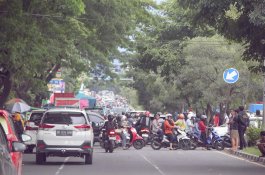 Jalan Urip Lumpuh Total, Driver Ojol Makassar Demo Tuntut Kenaikan Tarif
