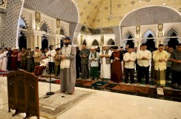 Salat Subuh Berjemaah di Masjid Raya, Munafri Arifuddin Tegaskan Pemkot Makassar Siap Dukung Kegiatan Masjid