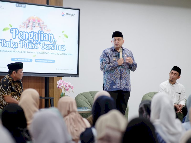 Wali Kota Makassar, Munafri Arifuddin, menghadiri kegiatan pengajian dan buka puasa bersama yang digelar keluarga besar Dinas Penanaman Modal dan Pelayanan Terpadu Satu Pintu (PTSP) Kota Makassar di Ballroom Gedung MGC, pada Jumat (14/3/2025). @Jejakfakta/dok. Humas Pemkot Makassar