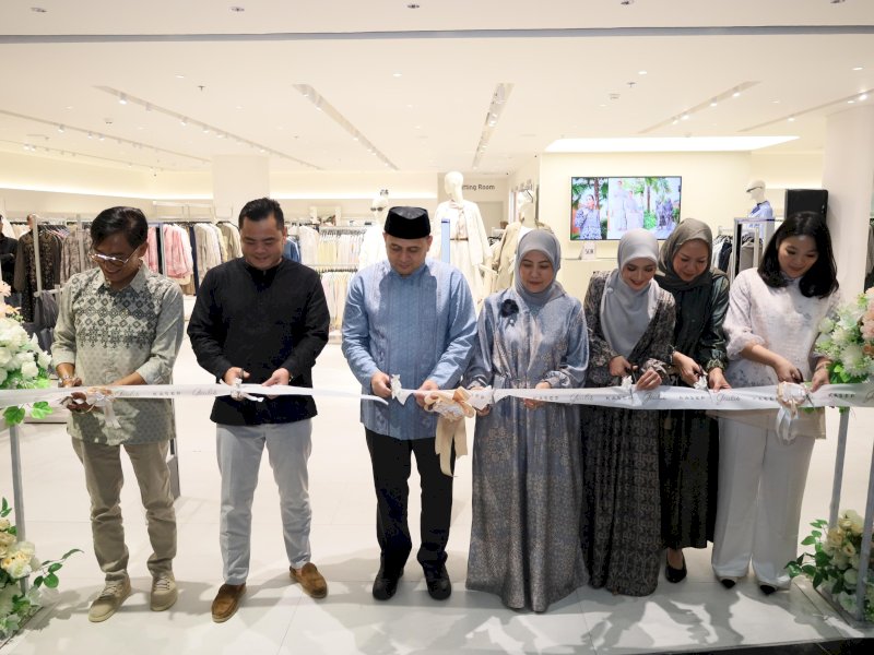 Wali Kota Makassar Munafri Arifuddin dan Wakil Wali Kota Aliyah Mustika Ilham meresmikan gerai toko Geulis Kasep di Trans Studio Mall (TSM) Makassar, Sabtu (13/5/2025). @Jejakfakta/dok. Humas Pemkot Makassar