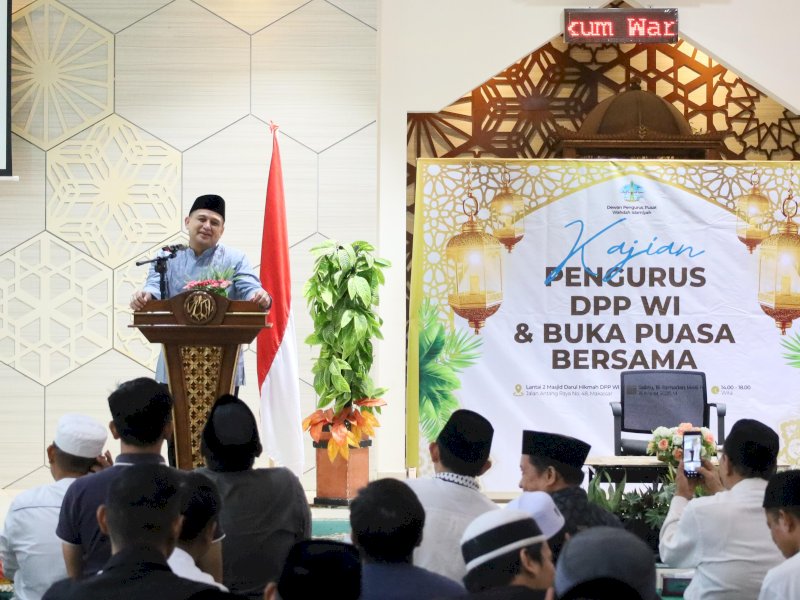 Wali Kota Makassar, Munafri Arifuddin, menghadiri acara buka puasa bersama yang digelar oleh Pengurus Pusat Wahdah Islamiyah. Jalan Antang Raya, Kecamatan Manggala, pada Sabtu (15/3/2025). @Jejakfakta/dok. Humas Pemkot Makassar