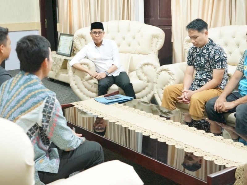 Wakil Bupati Soppeng, Selle KS Dalle, menerima kunjungan silaturahmi dari manajemen PLN Soppeng di ruang kerjanya pada Jumat (14/3/2025). @Jejakfakta/dok. Humas Pemkab Soppeng