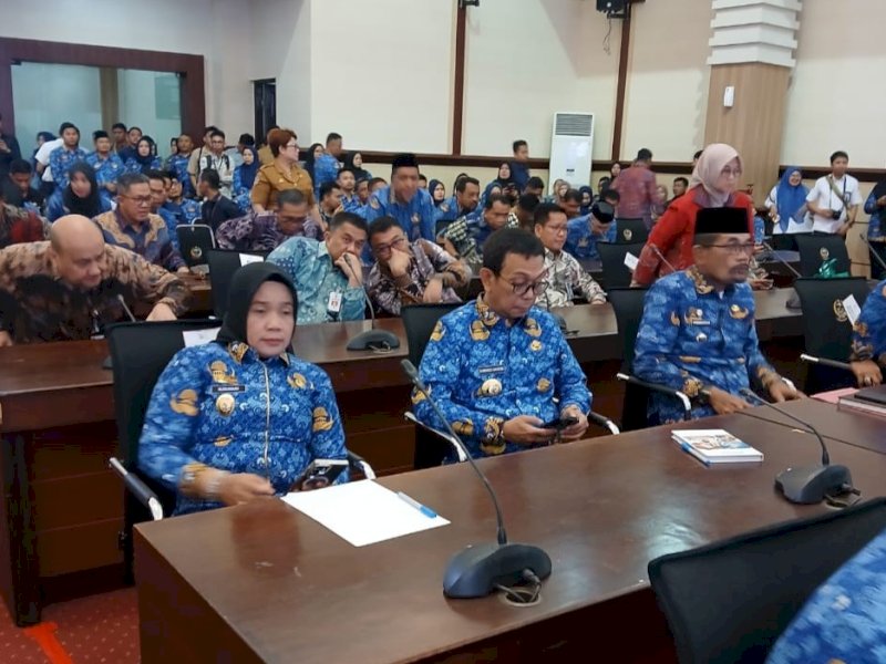 Wakil Bupati Sidrap, Nurkanaah, menghadiri Rapat Wilayah Tim Percepatan Akses Keuangan Daerah (TPAKD) Provinsi Sulawesi Selatan Tahun 2025, Senin (17/3/2025). @Jejakfakta/dok. Humas Pemkab Sidrap