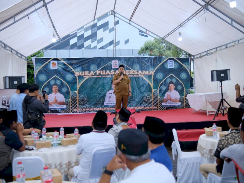 Wali Kota Makassar, Munafri Arifuddin, menghadiri acara buka puasa bersama anak yatim piatu yang digelar oleh PGI dan APINDO Sulawesi Selatan di pelataran Gedung Telkom, Selasa (18/3/2025). @Jejakfakta/dok. Humas Pemkot Makassar
