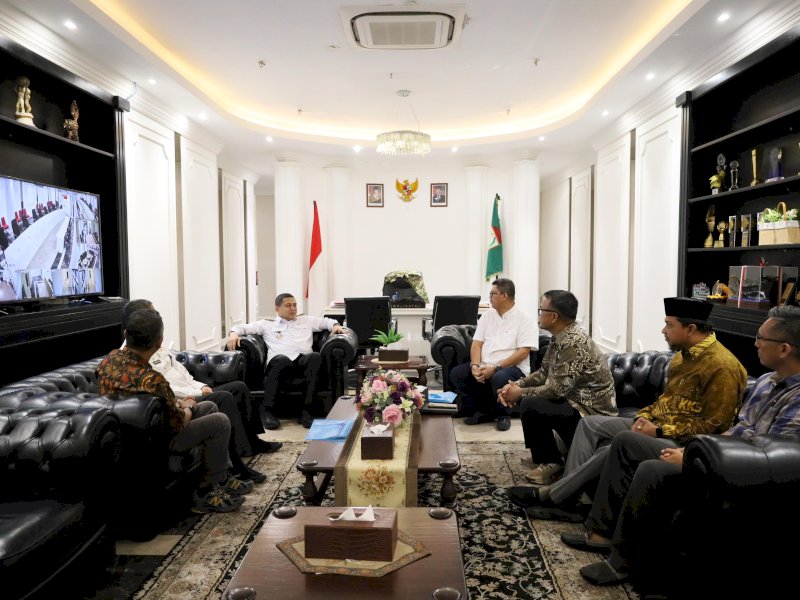 Wali Kota Makassar Munafri Arifuddin menerima audiensi dengan Dewan Pengurus Pusat (DPP) Kerukunan Keluarga Soppeng (KKS) di Balai Kota Makassar, Rabu (19/3/2025). @Jejakfakta/dok. Humas Pemkot Makassar