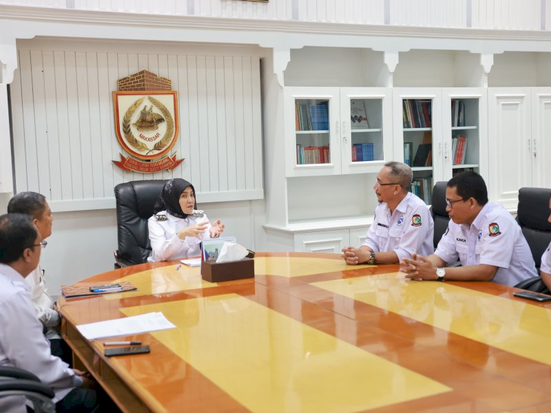 Wakil Wali Kota Makassar, Aliyah Mustika Ilham, menerima audiensi dari jajaran SDN Percontohan PAM terkait rencana penyelenggaraan kegiatan Market Day, di Ruang Rapat Wakil Wali Kota, Lantai 2 Balai Kota Makassar, Rabu, (19/03/2025). @Jejakfakta/dok. Humas Pemkot Makassar