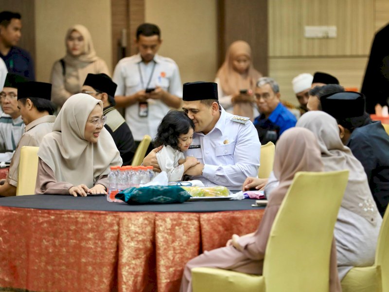Wali Kota Makassar Munafri Arifuddin, bersama Ketua TP PKK Kota Makassar Melinda Aksa menghadiri acara buka puasa bersama Keluarga Besar Bosowa Corporindo di Menara Bosowa, Rabu (19/3/2025). @Jejakfakta/dok. Humas Pemkot Makassar