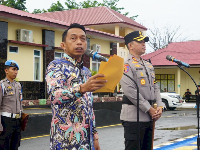 Bupati Sidrap, Syaharuddin Alrif, menghadiri Upacara Apel Gelar Pasukan Operasi Ketupat yang berlangsung di Halaman Kantor Polres Sidrap, Kamis (20/3/2025). @Jejakfakta/dok. Humas Pemkab Sidrap