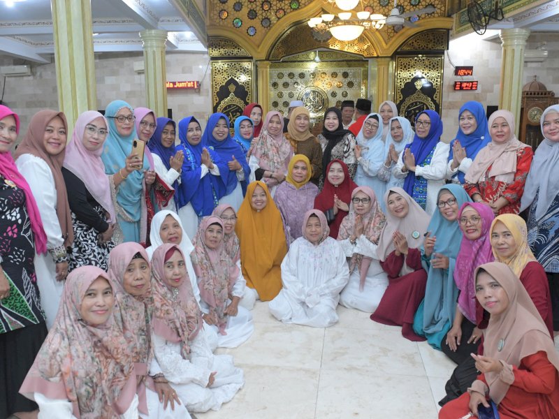 Wakil Wali Kota Makassar, Aliyah Mustika Ilham, menghadiri acara buka puasa bersama dengan jamaah Masjid Nurul Jihad di Jalan Tupai No. 24, Kecamatan Mamajang, Kamis (20/3/2025). @Jejakfakta/dok. Humas Pemkot Makassar