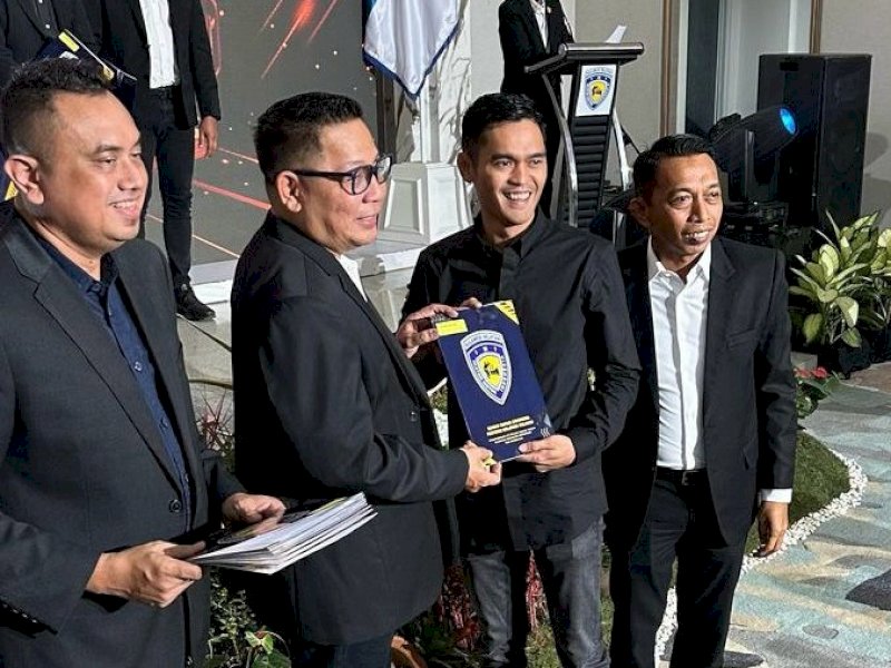 Muh Saleh resmi ditunjuk sebagai Ketua Ikatan Motor Indonesia (IMI) Kabupaten Enrekang untuk periode 2025-2027, di Rakerprov IMI Sulawesi Selatan yang berlangsung di Ballroom Kirana Building, Jalan Metro Tanjung Bunga, Makassar, Sabtu (22/3/2025). @Jejakfakta/Istimewa
