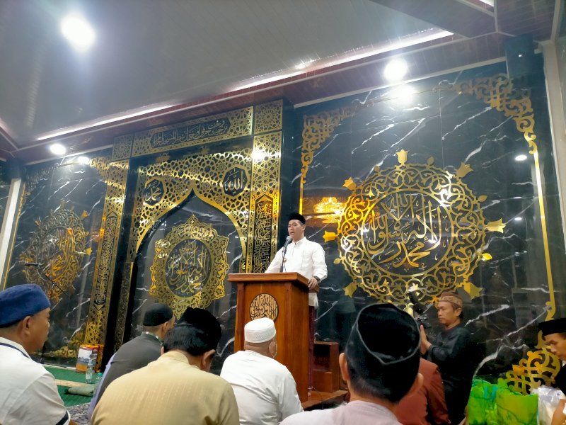 Bupati Pangkep, Muhammad Yusran Lalogau (MYL), saat melaksanakan Safari Ramadan ke-25 di Masjid Muis Ali, Kelurahan Jagong, Kecamatan Pangkajene, Senin (24/03/2025). @Jejakfakta/Istimewa