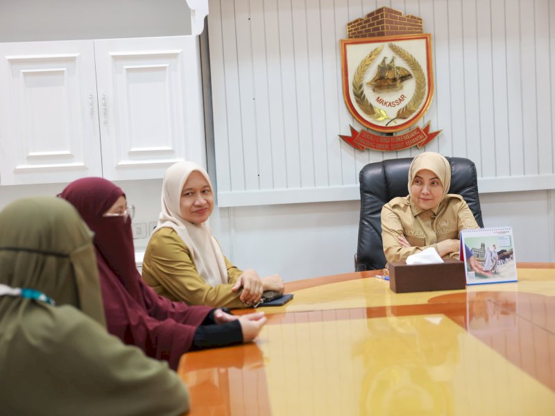 Wakil Wali Kota Makassar, Aliyah Mustika Ilham, didampingi oleh Kepala Dinas Pemberdayaan Perempuan dan Perlindungan Anak (DP3A) Kota Makassar, Achi Solaeman menerima kunjungan silaturahmi dan audiensi dari Dewan Pengurus Pusat (DPP) Wahdah Islamiyah di ruang rapat Wakil Wali Kota Makassar, Selasa (25/03/2025). @Jejakfakta/dok. Humas Pemkot Makassar