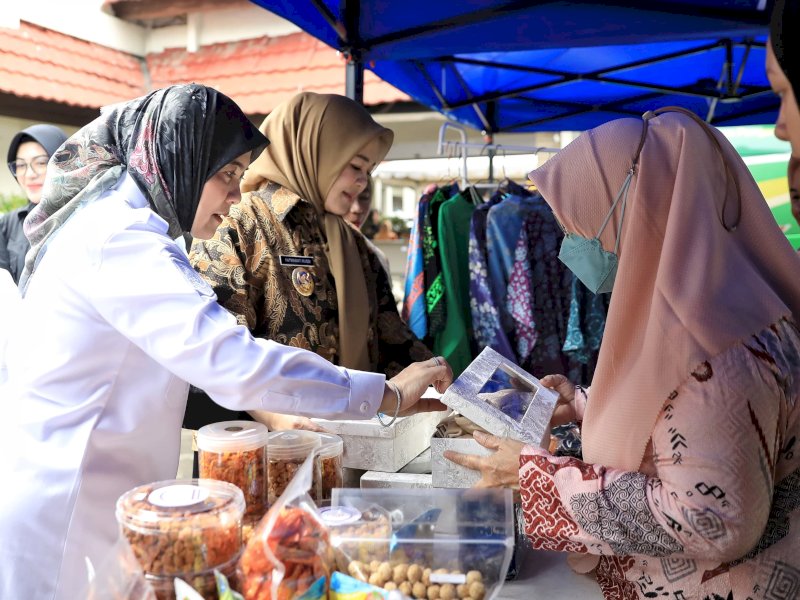 Wakil Wali Kota Makassar, Aliyah Mustika Ilham, menghadiri kegiatan Gerakan Pangan Murah Serentak di halaman Kantor Dinas Ketahanan Pangan Provinsi Sulawesi Selatan, Rabu (26/3/2025). @Jejakfakta/dok. Humas Pemkot Makassar