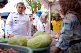 Stabilisasi Harga Pangan, Pemkot Makassar Hadirkan Pasar Murah di Kantor Kelurahan Kampung Buyang