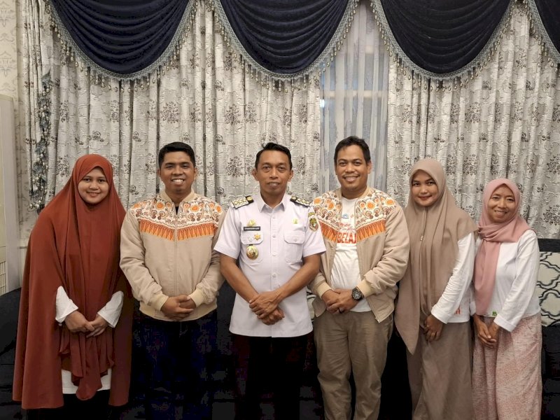 Bupati Sidrap, Syaharuddin Alrif, menerima audiensi Komunitas Guru Belajar Nusantara (KGBN) Sidrap, di Rumah Jabatan Bupati,  Rabu (26/3/2025) malam. @Jejakfakta/dok. Humas Pemkab Sidrap