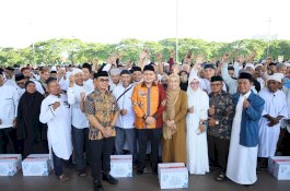 Pemkot Makassar Salurkan 5.500 Paket Sembako untuk Pekerja Keagamaan