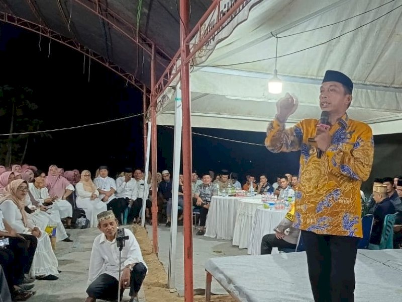 Bupati Sidenreng Rappang, Syaharuddin Alrif, dalam Safari Ramadan di Desa Bulucenrana, Kecamatan Pitu Riawa, di rumah Anggota DPRD Sidrap dari Fraksi NasDem, Abdul Rahman, Kamis (27/3/2025). @Jejakfakta/dok. Humas Pemkab Sidrap