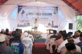 Buka Bersama di Desa Ranteangin, Bupati Irwan Akan Siapkan Ambulance Air