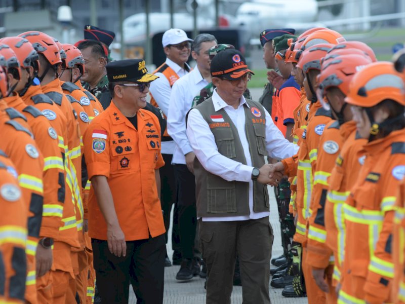 73 personel Indonesia Search and Rescue (INASAR) resmi diberangkatkan ke Myanmar untuk membantu operasi penyelamatan pasca-gempa, di Lapangan Udara Halim Perdanakusumah, Jakarta, Selasa (1/4/2025). @Jejakfakta/dok.  INASAR