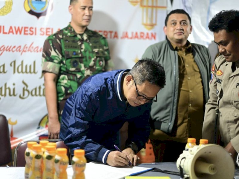 Ketua DPRD Kota Makassar Supratman bersama Wali Kota Makassar Munafri Arifuddin saat mengecek Pos Pengamanan dan Pelayanan Terpadu Mudik Lebaran 2025, Jumat (28/3/2025). @Jejakfakta/Ist.