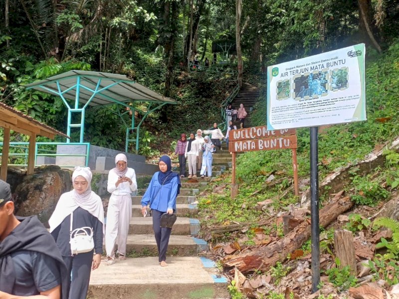 Air Terjun Mata Buntu di Kecamatan Wasuponda juga menjadi salah satu magnet utama kunjungan wisata di libur lebaran. @Jejakfakta/dok. Humas Pemkab Lutim