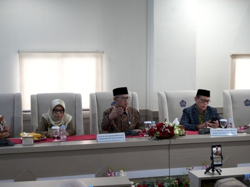 Ketua Umum Pimpinan Pusat Muhammadiyah, Prof. Haedar Nashir, mengisi kuliah tamu di Universitas Muhammadiyah (Unismuh) Makassar pada Ahad (6/4/2025). @Jejakfakta/dok. Istimewa 