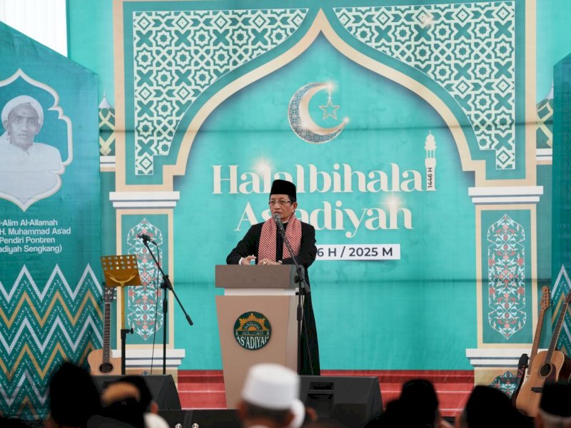 Menteri Agama Republik Indonesia, Prof. Nasaruddin Umar, saat menghadiri acara Halal Bihalal keluarga besar Pondok Pesantren As&rsquo;adiyah Sengkang, Minggu (6/4/2025). @Jejakfakta/dok. Menag