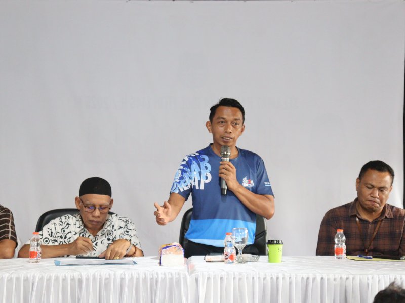 Bupati Sidenreng Rappang, Syaharuddin Alrif, saat menerima audiensi jajaran Perum Bulog dan Perpadi Sidrap di Baruga Rumah Jabatan Bupati, Ahad (6/4/2025). @Jejakfakta/dok. Humas Pemkab Sidrap 