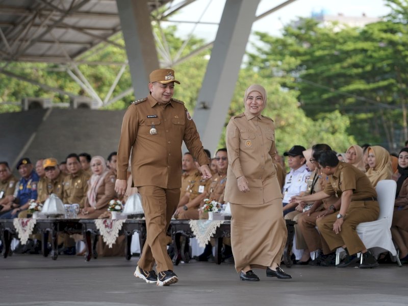 Wali Kota Makassar, Munafri Arifuddin bersama Wakil Wali Kota Makassar, Aliyah Mustika Ilham, saat pelaksanaan apel pagi pertama pasca cuti bersama hari raya Idul Fitri, di lapangan Karebosi Makassar, Selasa (8/4/2025). @Jejakfakta/dok. Humas Pemkot Makassar
