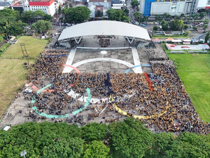 Situasi apel pagi pertama pasca cuti bersama hari raya Idul Fitri, di lapangan Karebosi Makassar, Selasa (8/4/2025). @Jejakfakta/dok. Humas Pemkot Makassar
