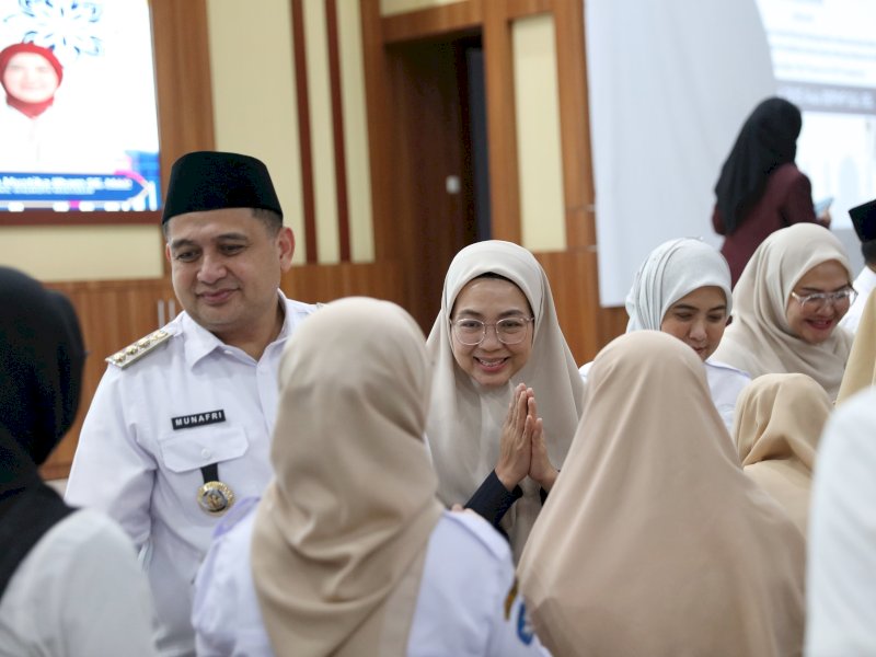 Ketua Tim Penggerak Pemberdayaan dan Kesejahteraan Keluarga (TP PKK) Kota Makassar, Melinda Aksa, turut menghadiri kegiatan Halal Bihalal Silaturahmi serta Temu Koordinasi bersama Dinas Pendidikan dan para pendidik di Kota Makassar, Rabu (9/4/2025). @Jejakfakta/dok. Humas Pemkot Makassar